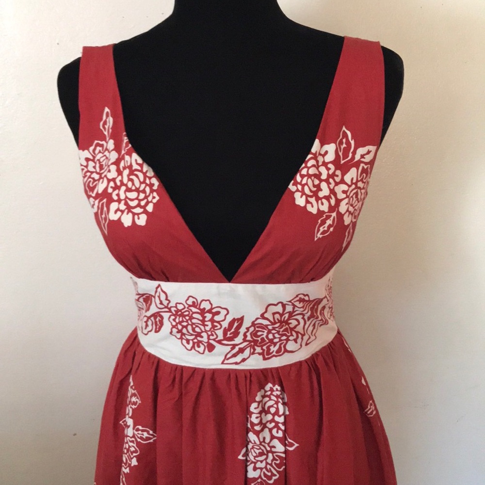 Red and white v neck dress - Picture 4 of 8